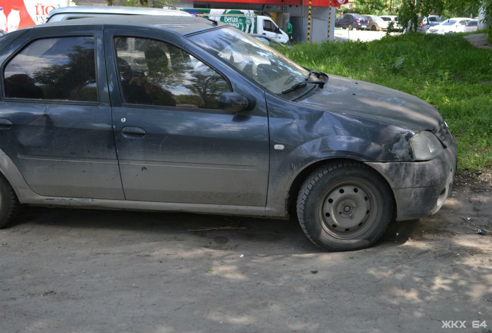В Саратове начали выписывать штрафы за парковку на зелёной зоне. Поможет ли это в борьбе с автохамами?