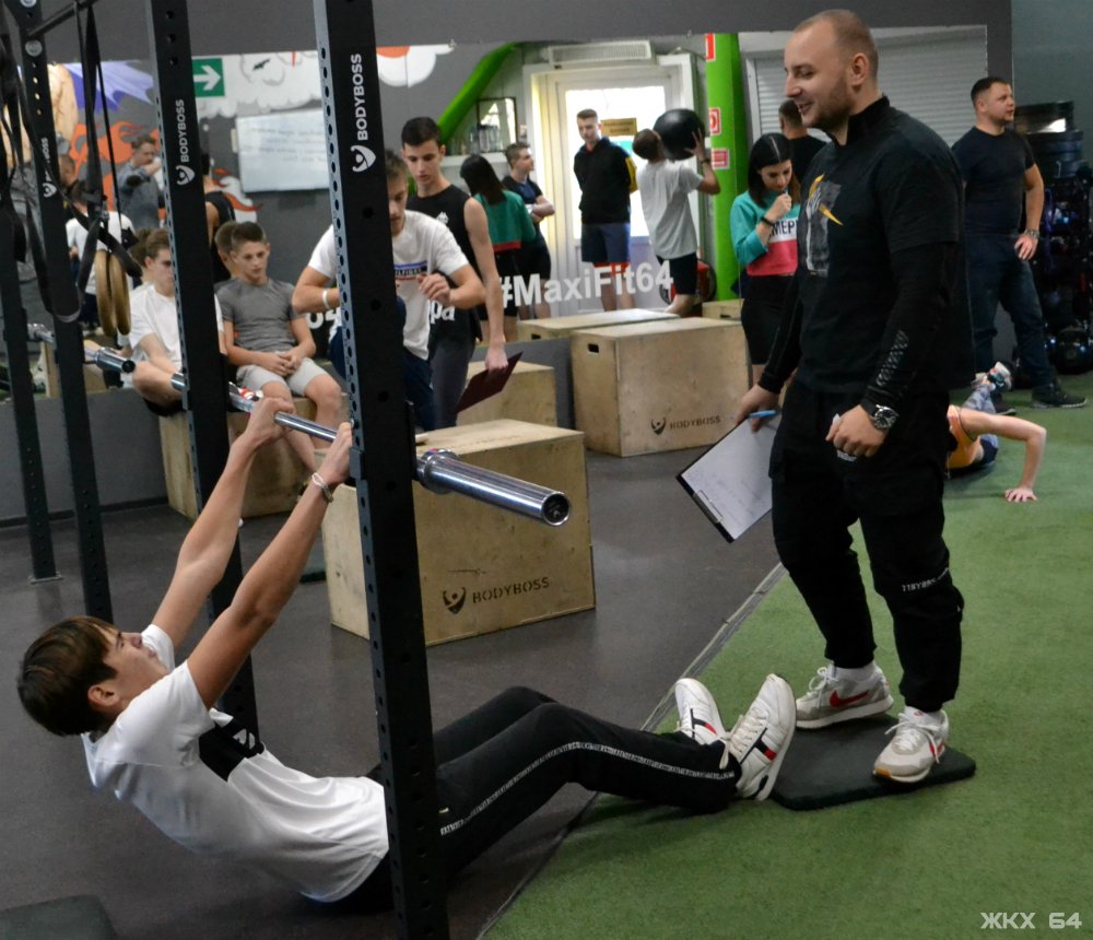 Фитнес-клуб «MaxiFit» провёл соревнования по кроссфиту среди подростков
